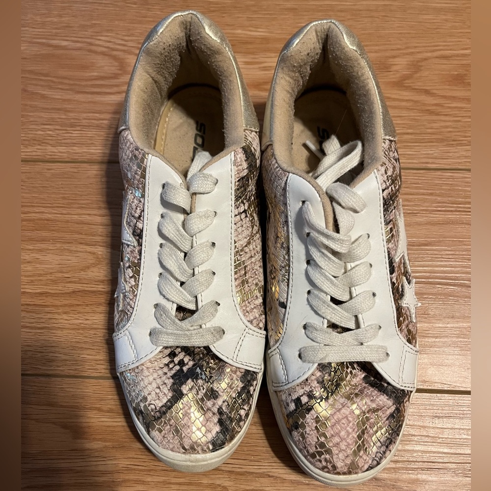 Soda tennis shoes snake skin with stars